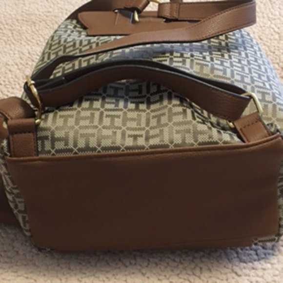 NWOT Tommy Hilfiger Monogram Flap Backpack Purse - Picture 7 of 9